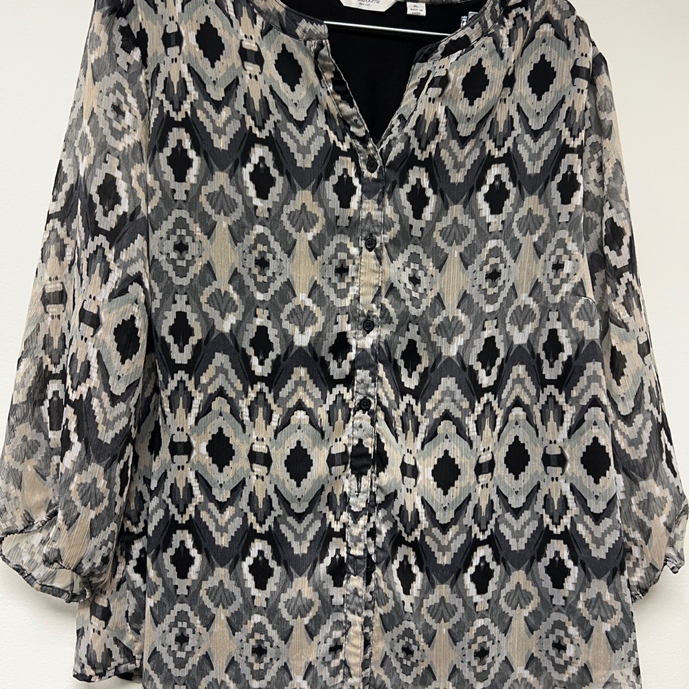 Liz Claiborne Black and Gray Patterned Blouse